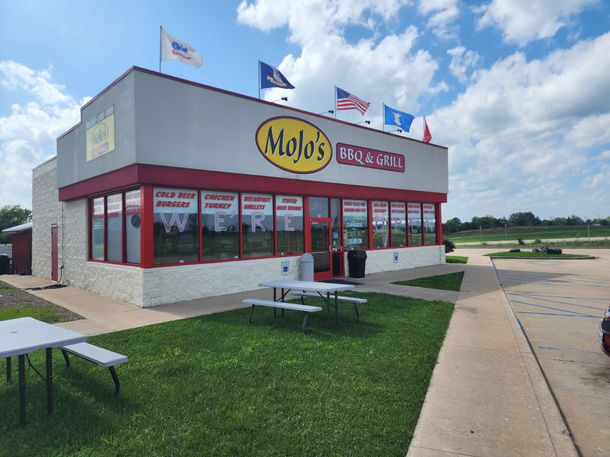 Mojo's BBQ & Grill Exterior
