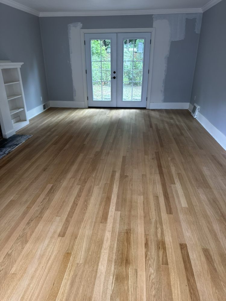 A living room with hardwood floors and a fireplace