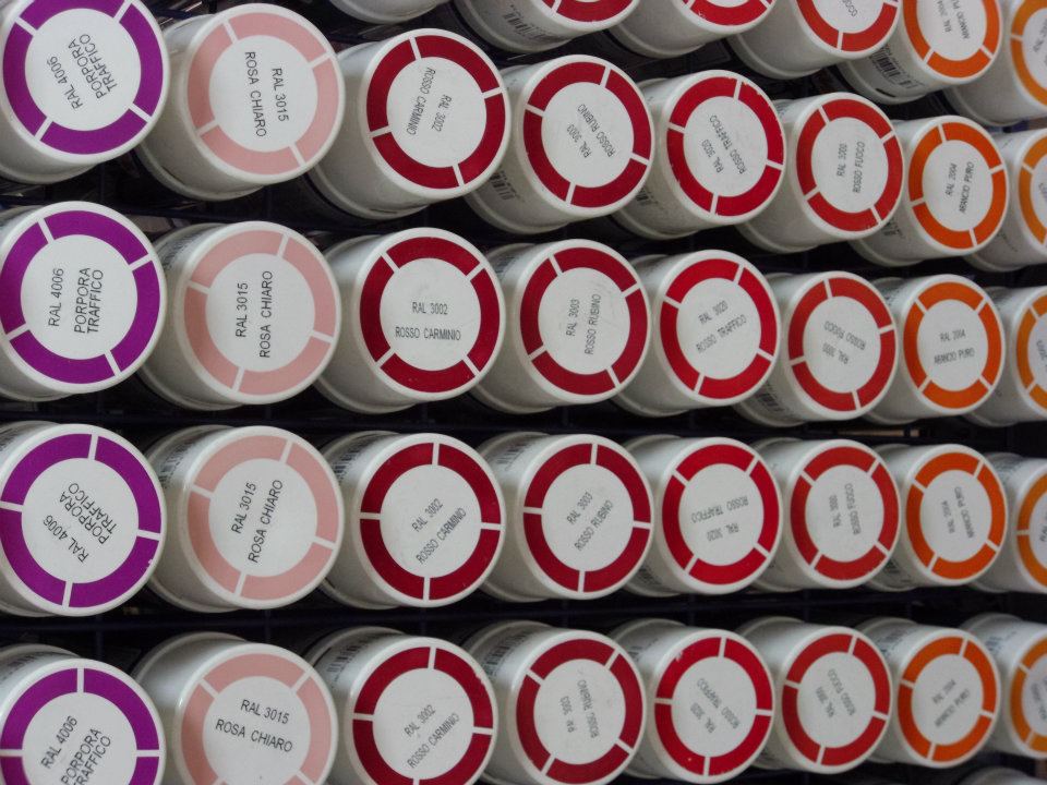 Vernici sfumature di rosso