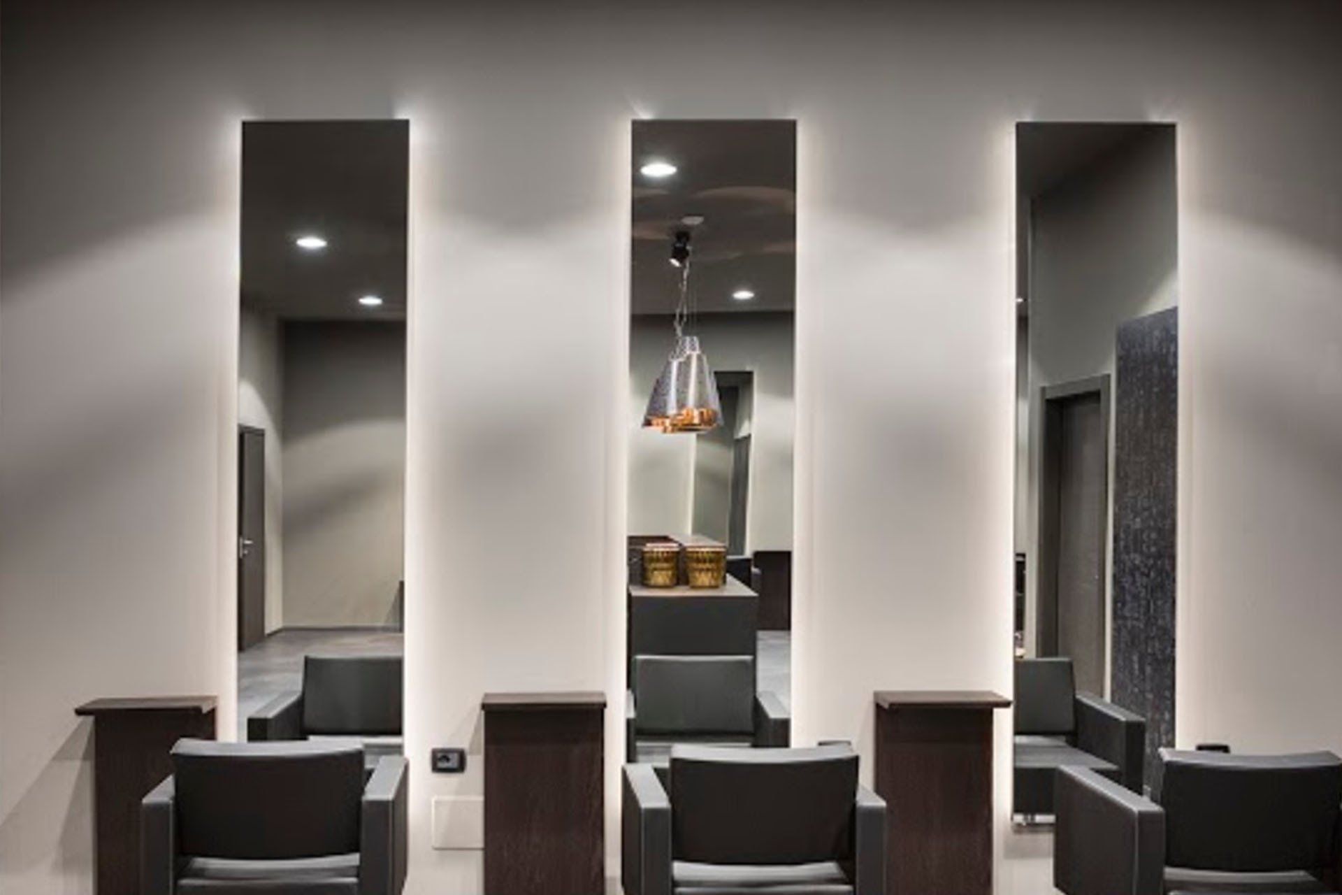 salone di parrucchieri con arredi sofisticati