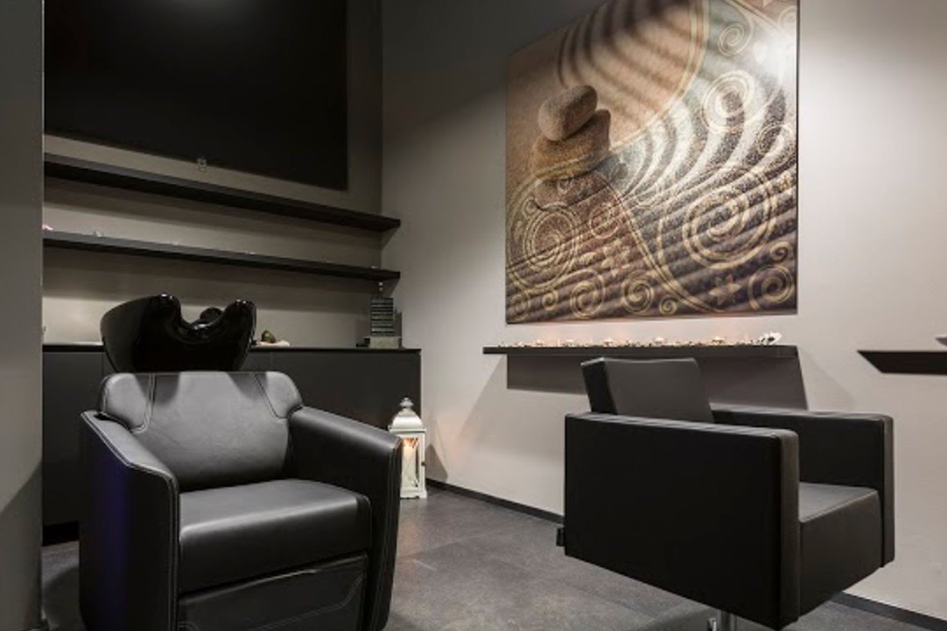 salone di parrucchieri con arredi moderni