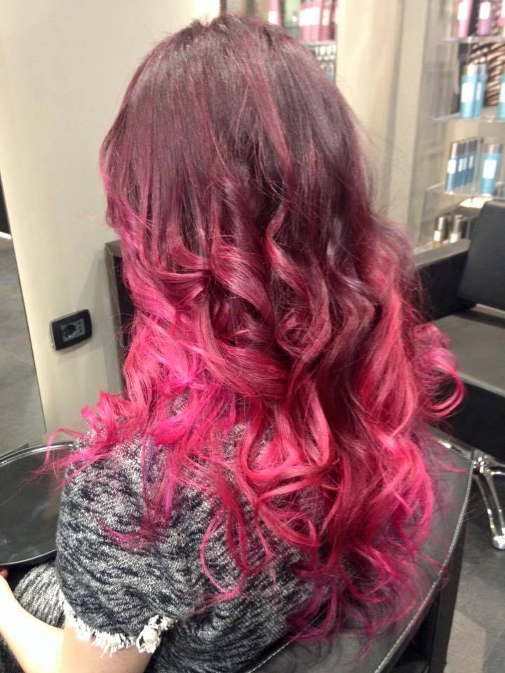 capelli con dégradé fucsia