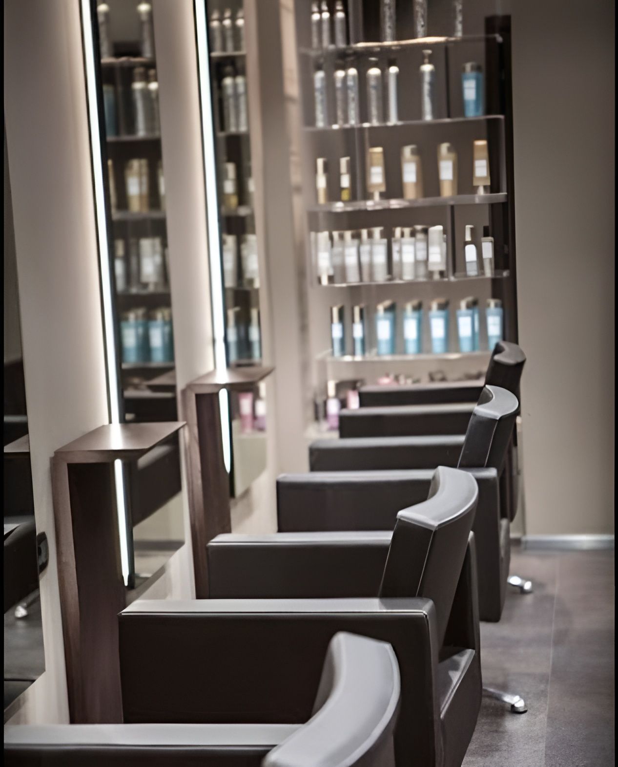 interno salone di parrucchiera per donna