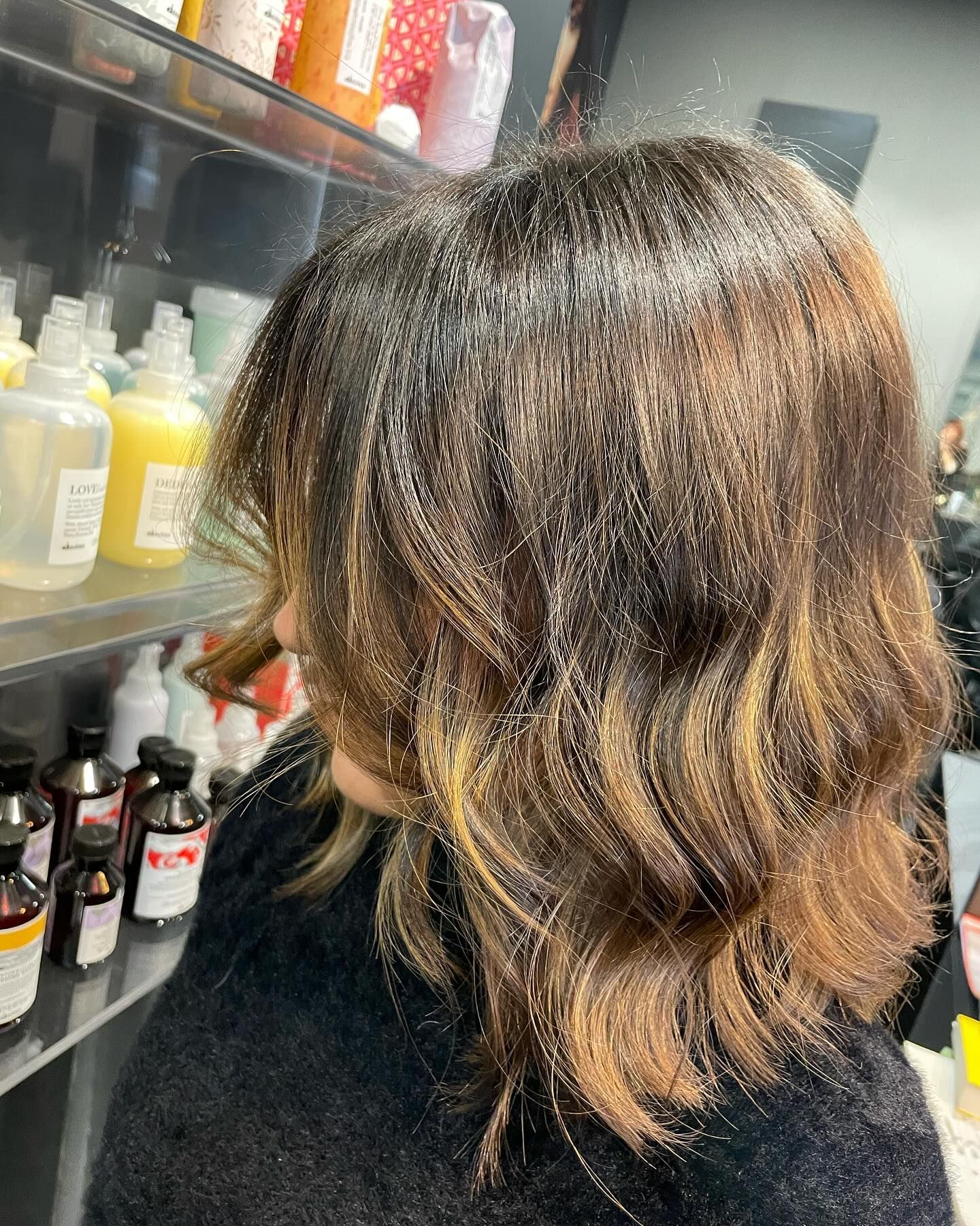 capelli castani con colpi di sole