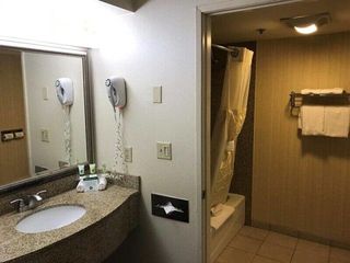 Inn — Hotel Bathroom in Monrovia, CA