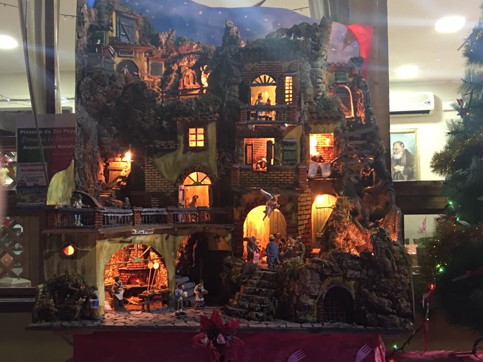 presepe allestito all'interno del locale