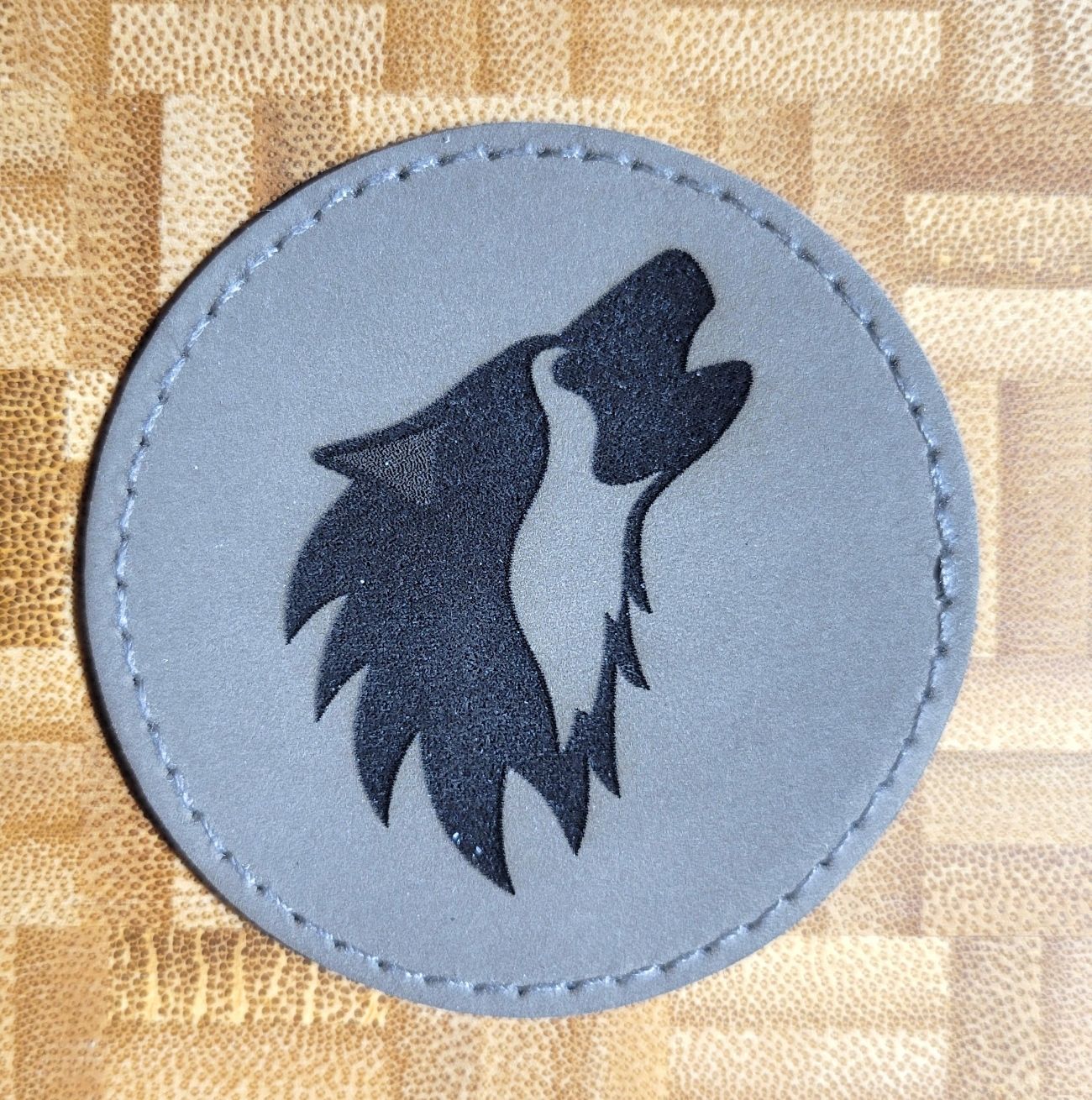 Wolf head Iron on patch (gray)