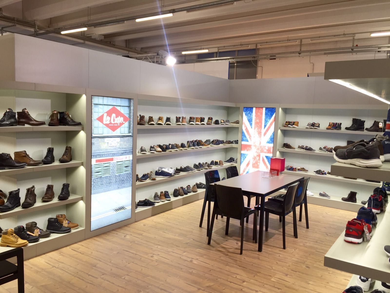 stand per negozio di scarpe