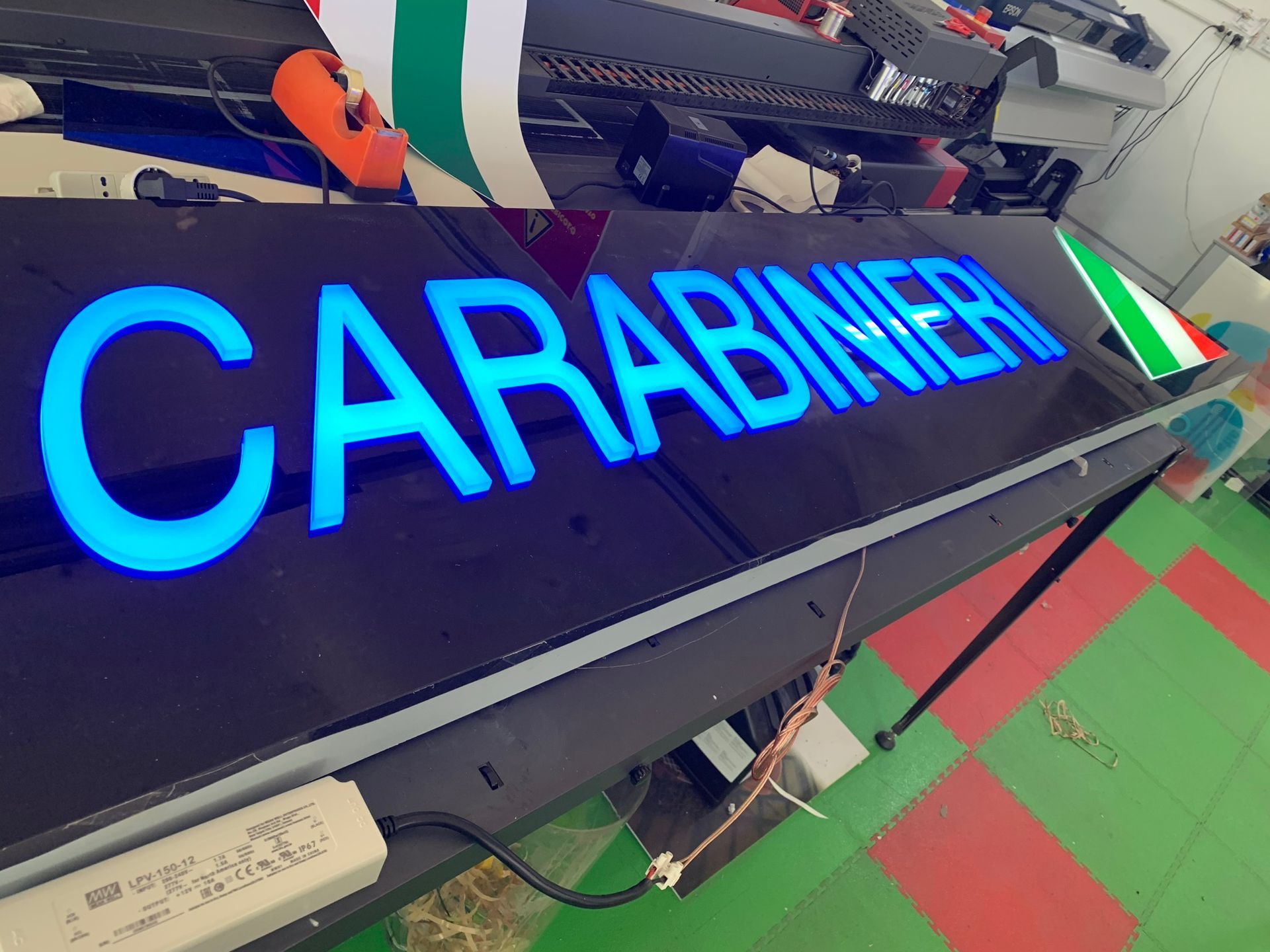 insega illuminata per carabinieri