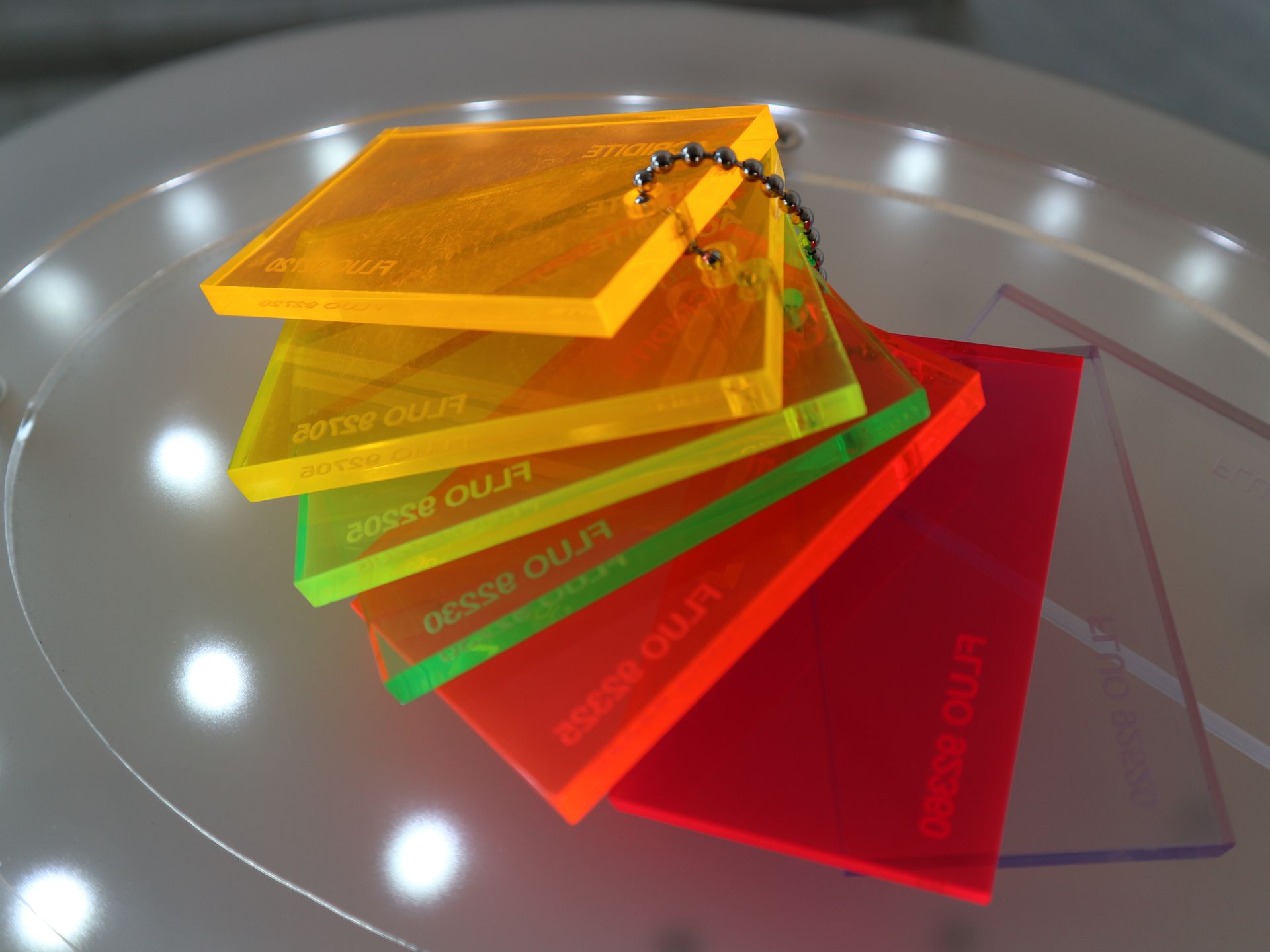 campioni di plexiglass in diversi colori