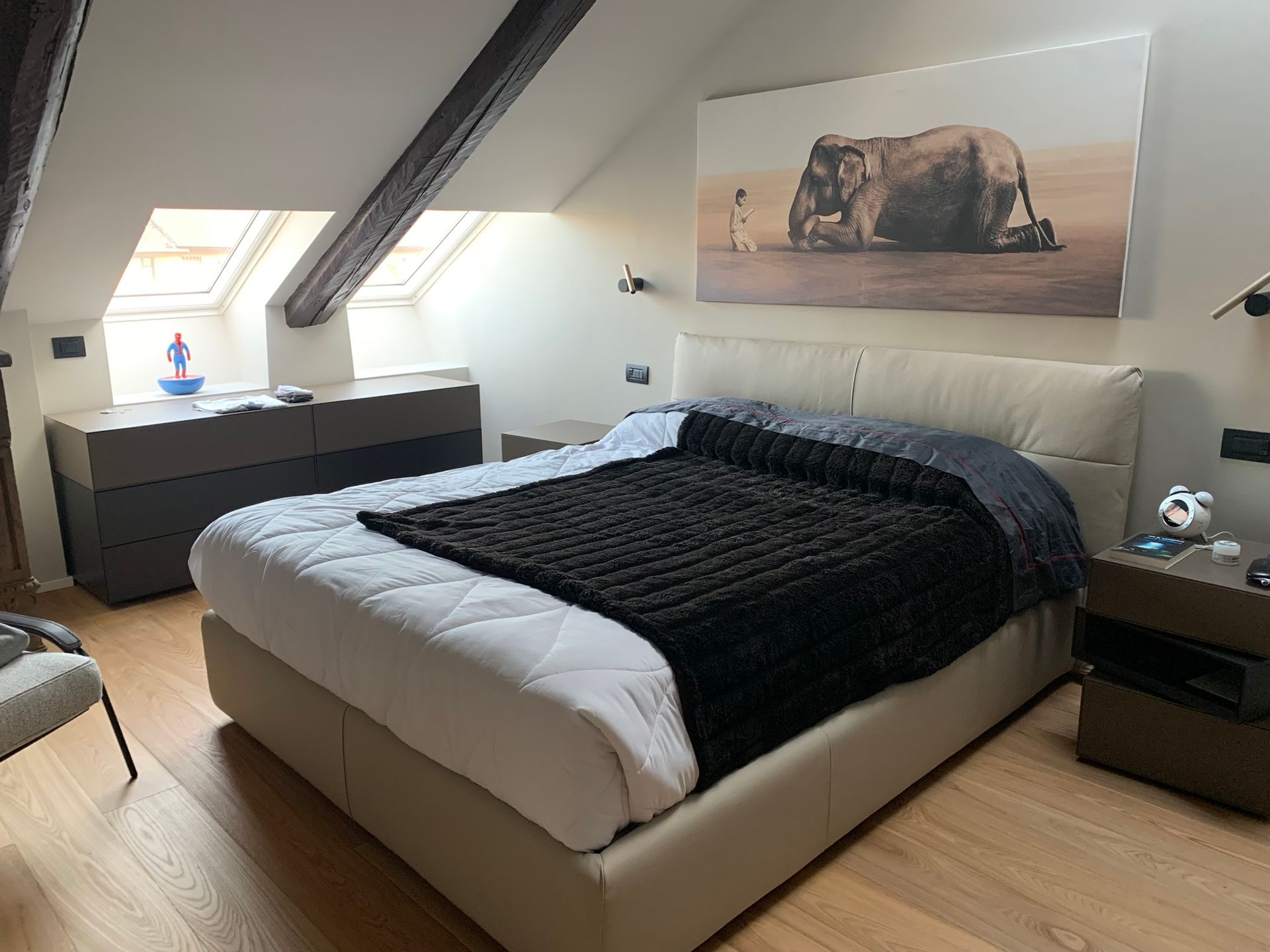 stampa grafica appesa a una parete