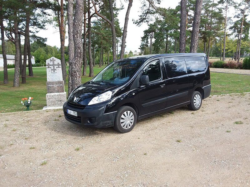 Astra MS, IK | Apbedīšanas pakalpojumi un piederumi Liepājā.