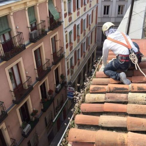 limpieza de tejados y canalones en comunidad de vecinos en getafe