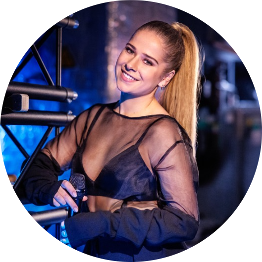 Laura Tesoro boek je bij Road 88 Entertainment