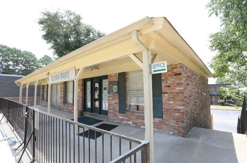 Camelot apartment leasing office