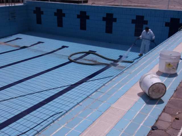 pulizia delle piscine