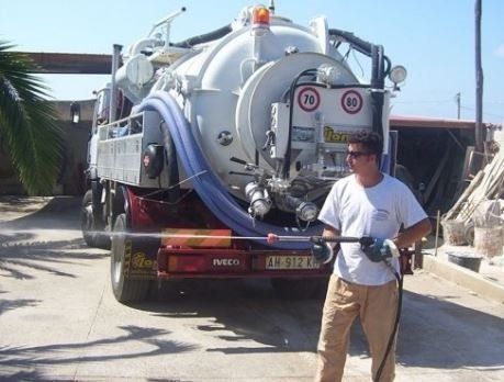 pulizie con getto d'acqua