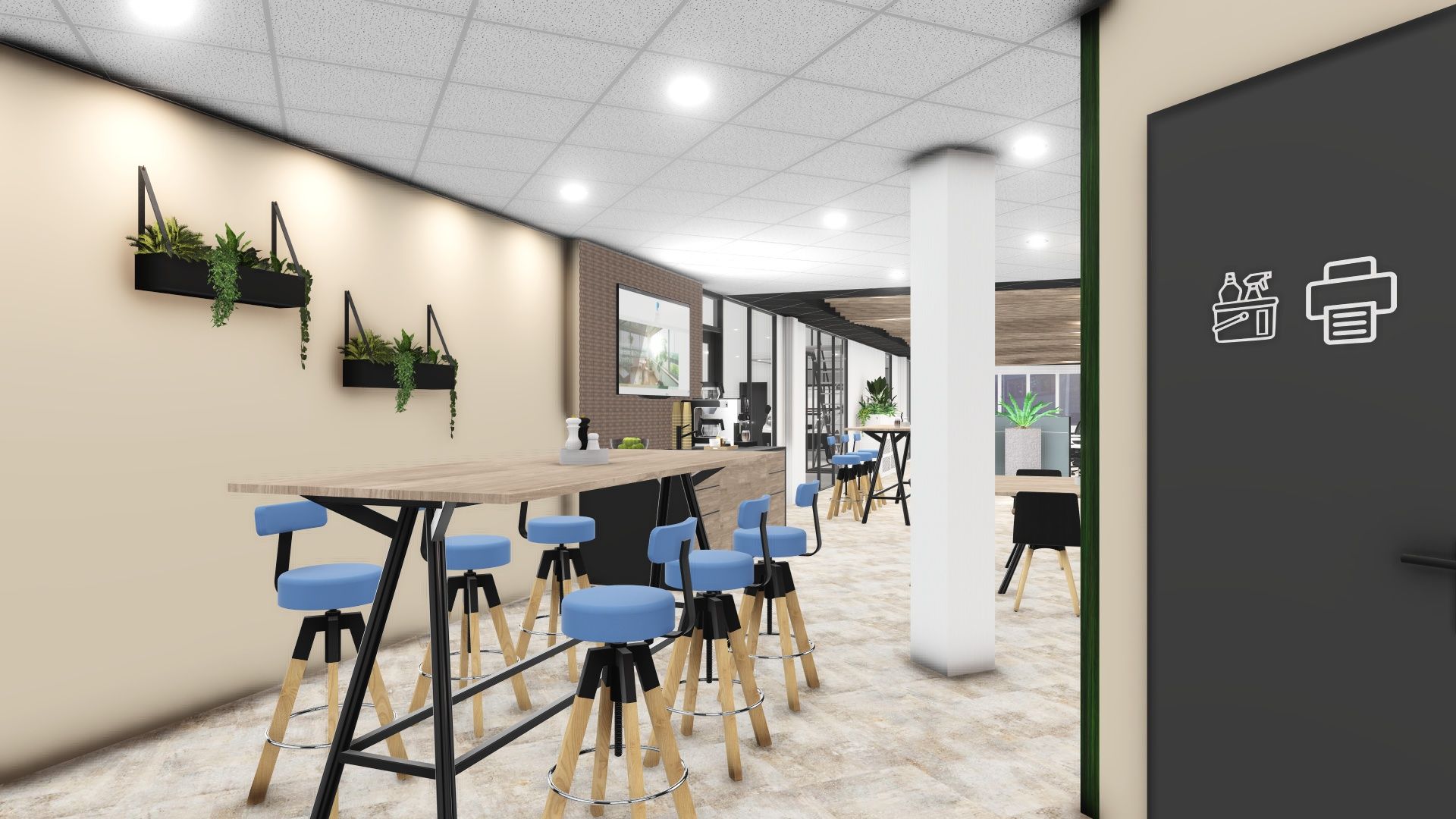 Modern café-interieur met blauwe krukken, kleine tafels, wandplanten en een lichte gang daarachter.