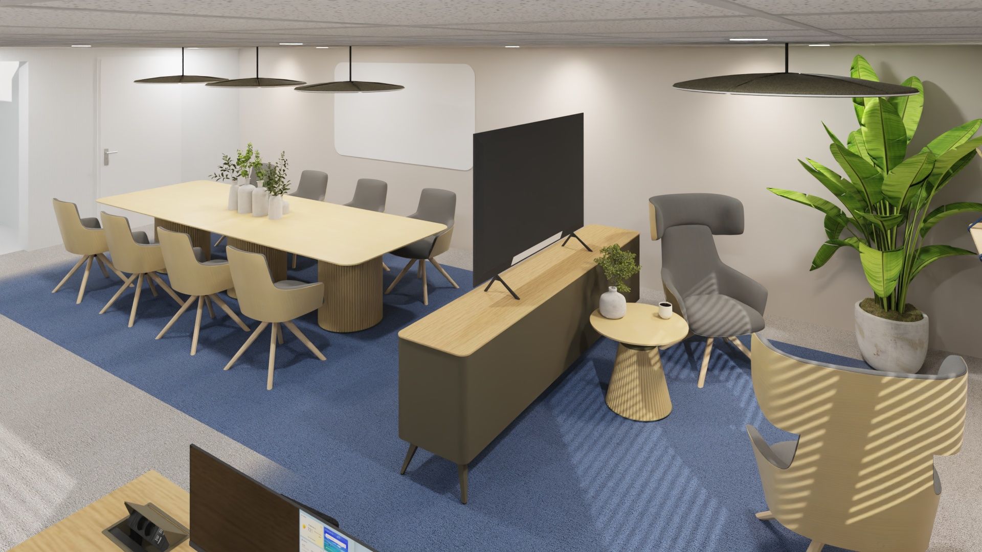 Moderne kantoorlounge met vergadertafel, stoelen, banken, tv-scherm en potplanten.