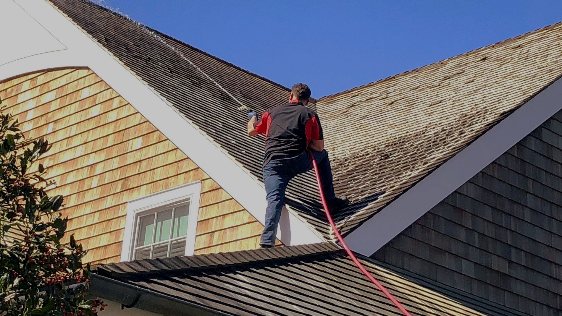 cedar shake roof restoration and cleaning Long Island 