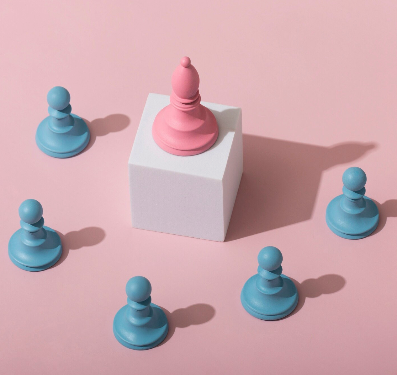 L'immaginm raffigura un'arancia con la buccia blu.