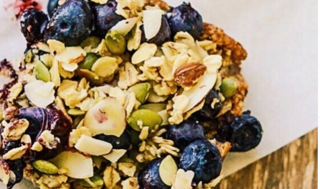superfood breakfast bar by thrivyest
