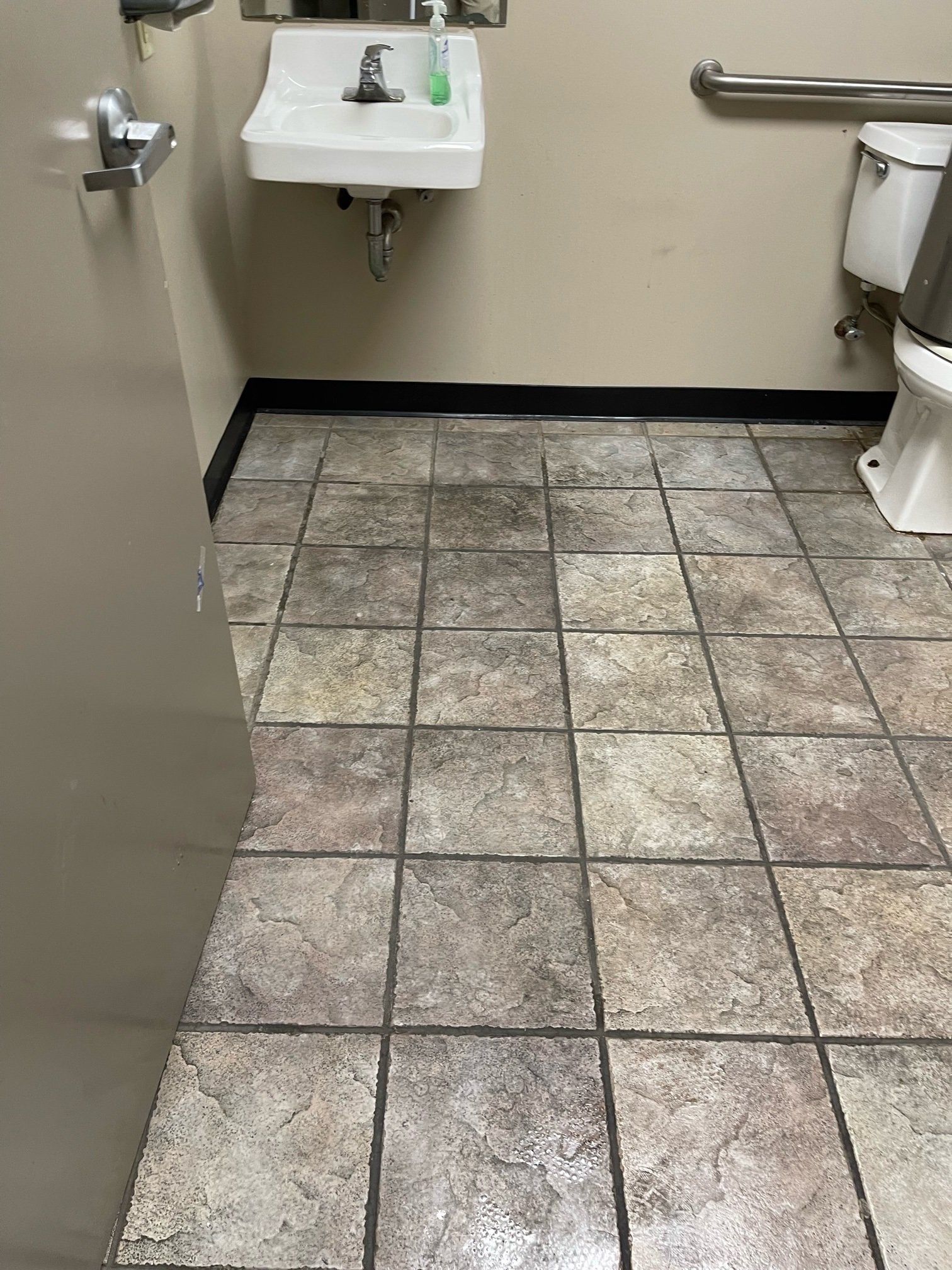 Steam cleaning bathroom tile