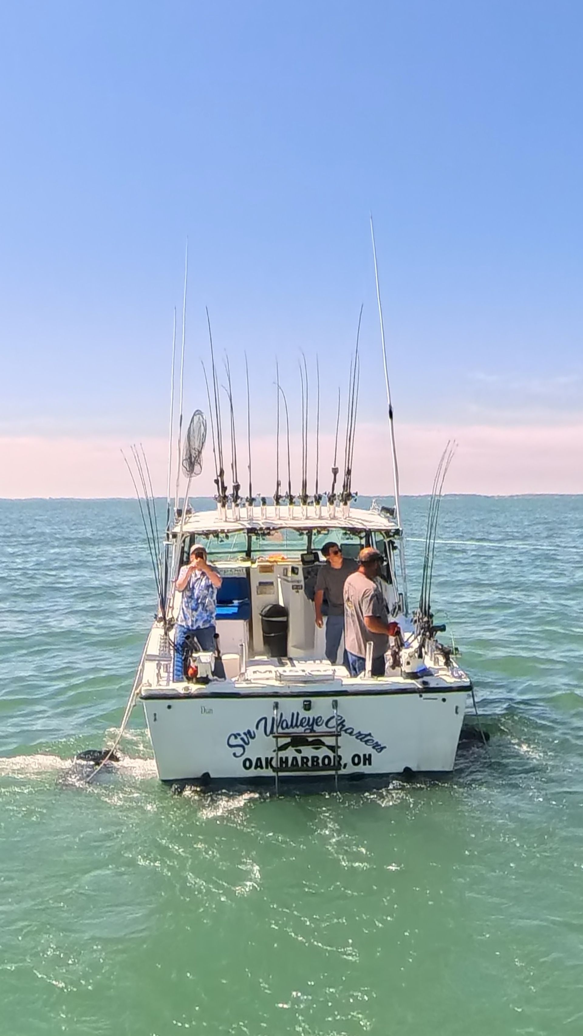 Sir Walleye Charters Lake Erie Fishing boat trolling for walleyes. 