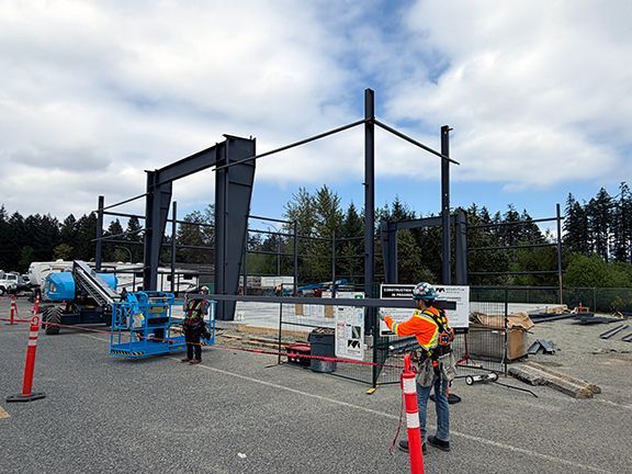 More steel primary framing is added to PEMB project
