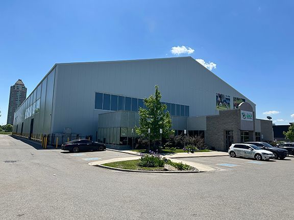 A large white building with cars parked in front of it.