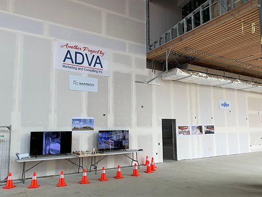 There is a sign on the wall that says adva on it.