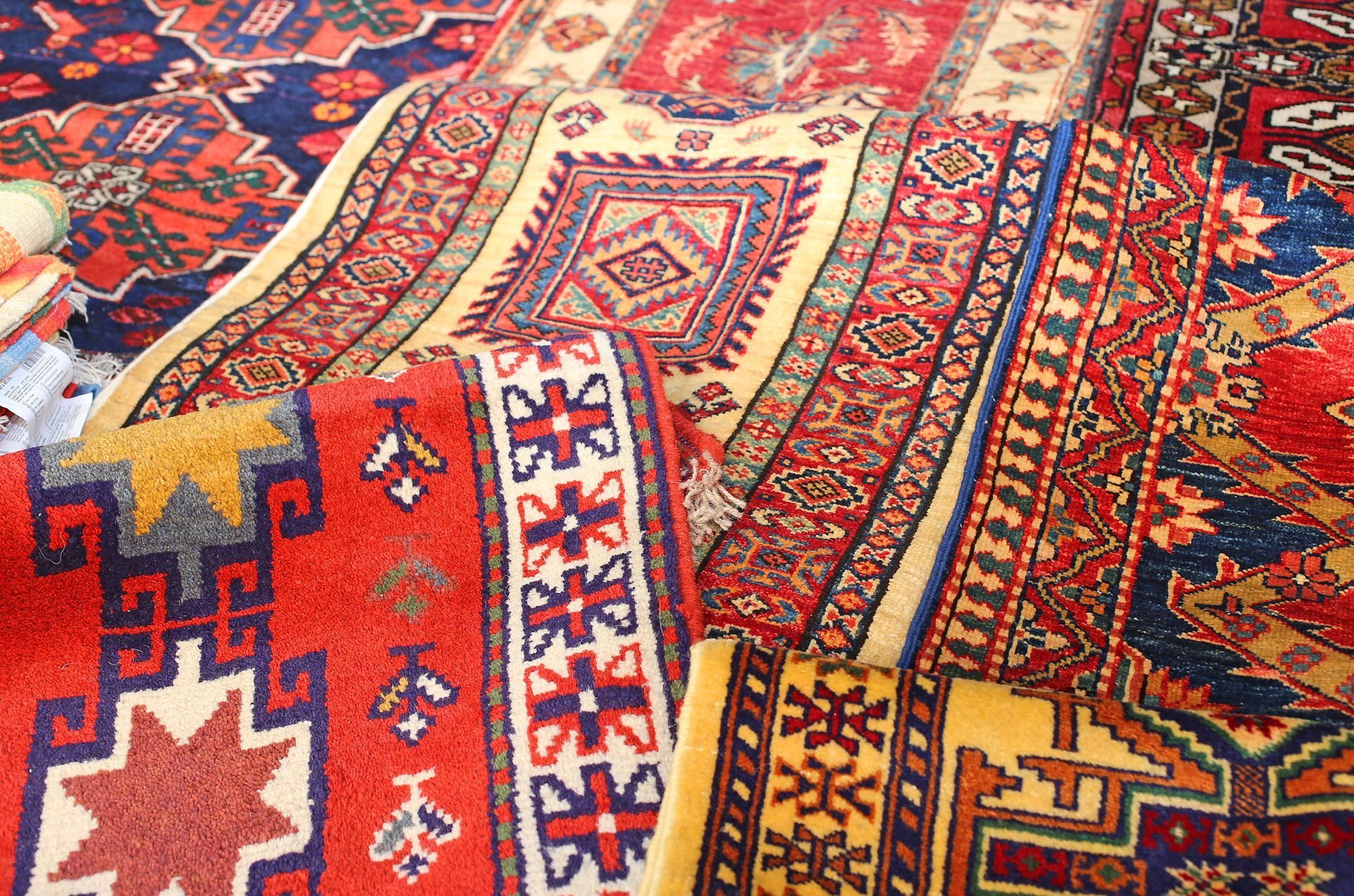 We professionally clean all types of area rugs—removing deep dirt, stains, and odors while preserving the rug’s beauty and quality. Safe for delicate fibers, kids, and pets.
including: Persian Rugs
Oriental Rugs
Wool Rugs
Some Silk Rugs
Synthetic Rugs (e.g. Nylon, Polyester, Olefin)
Shag Rugs
Cotton Rugs and more