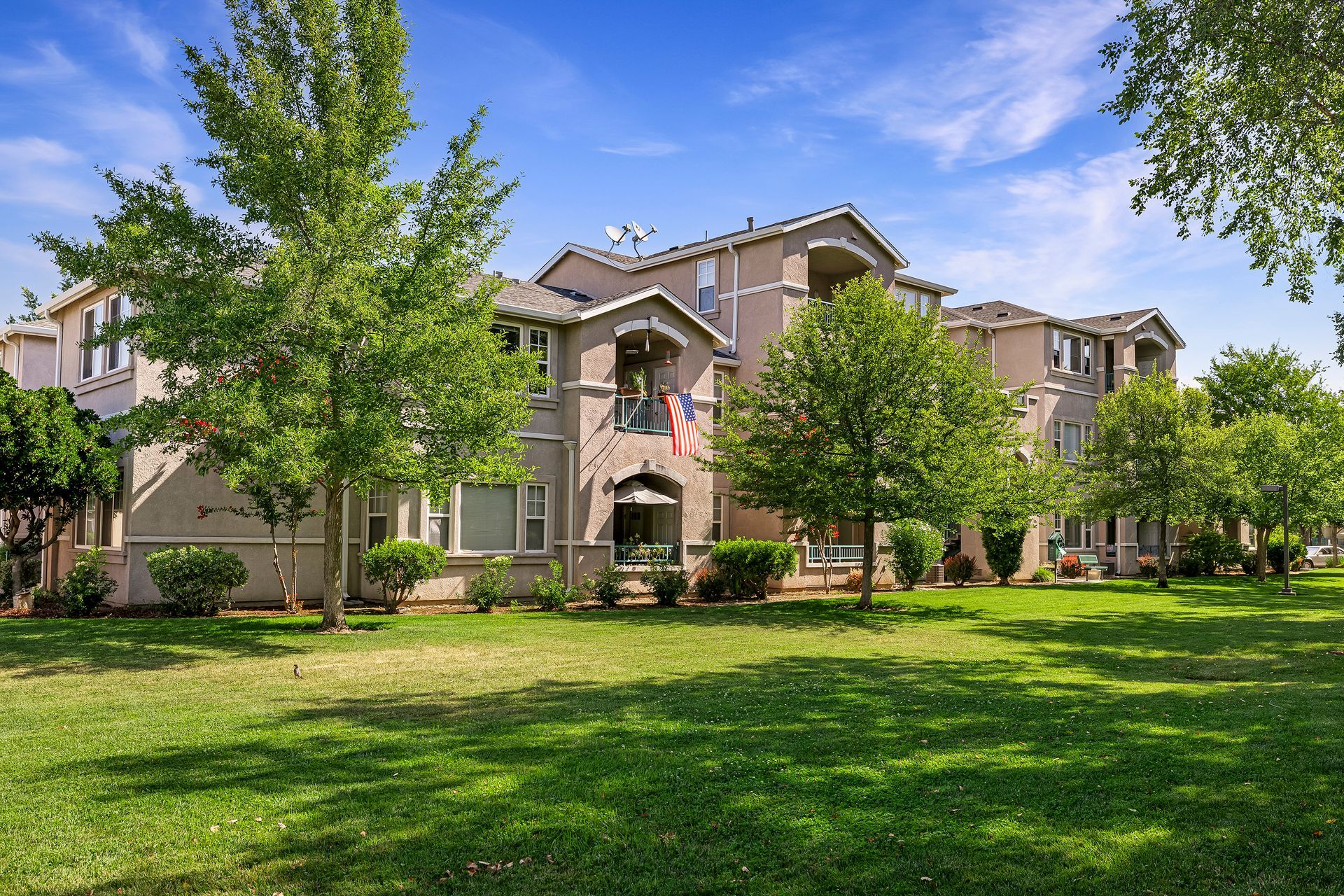 Sterling Oaks Apartments | Hignell Rentals