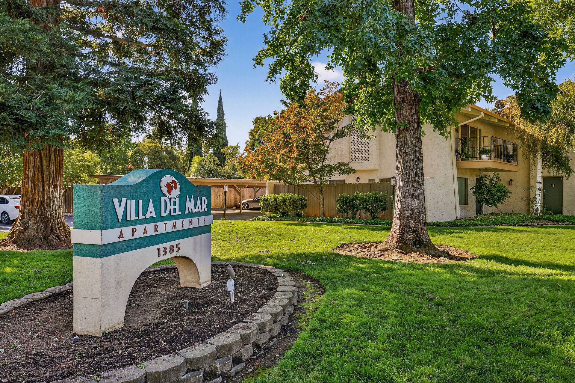 Villa Del Mar Apartments | Hignell Rentals