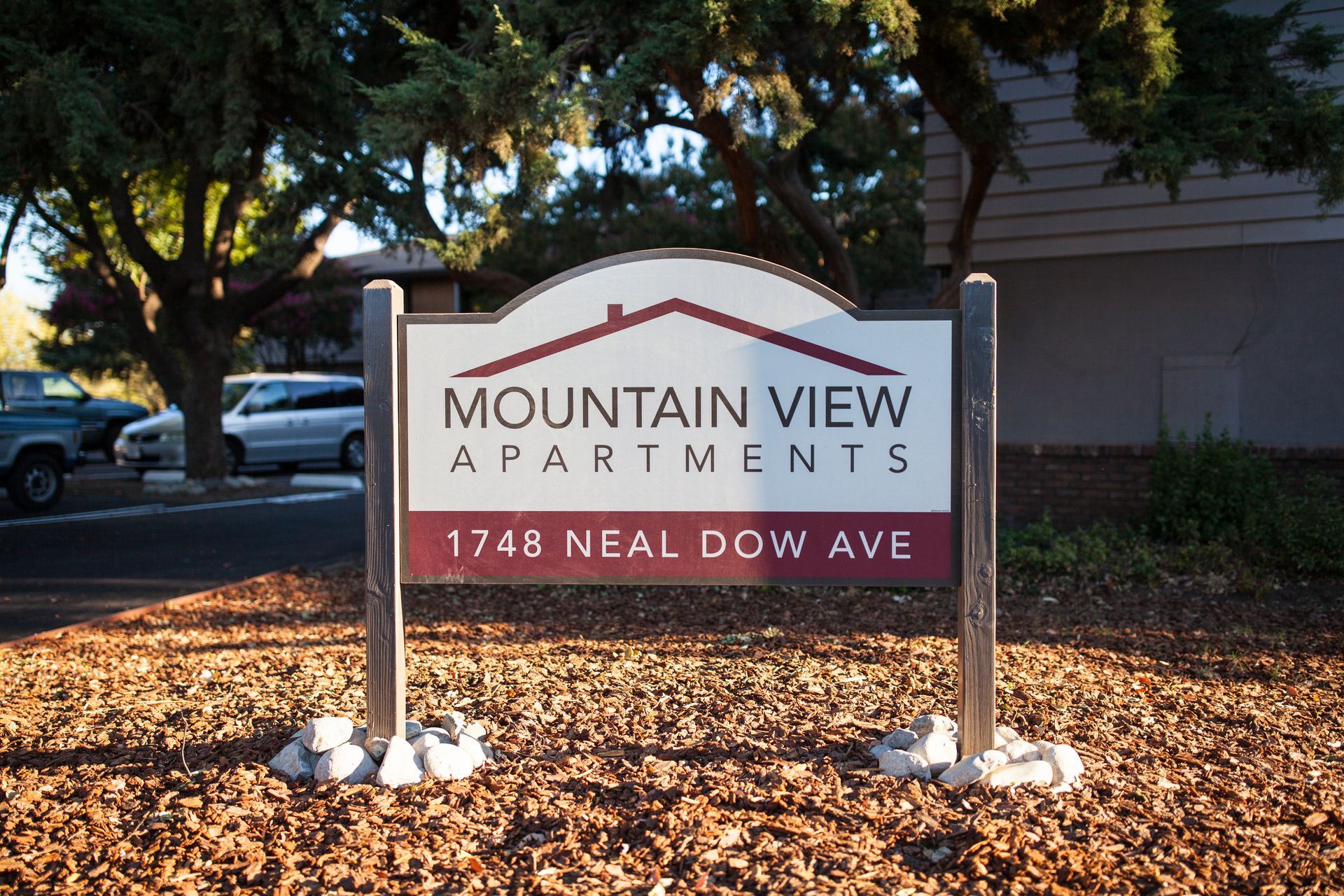 Mountain View Apartments | Hignell Rentals