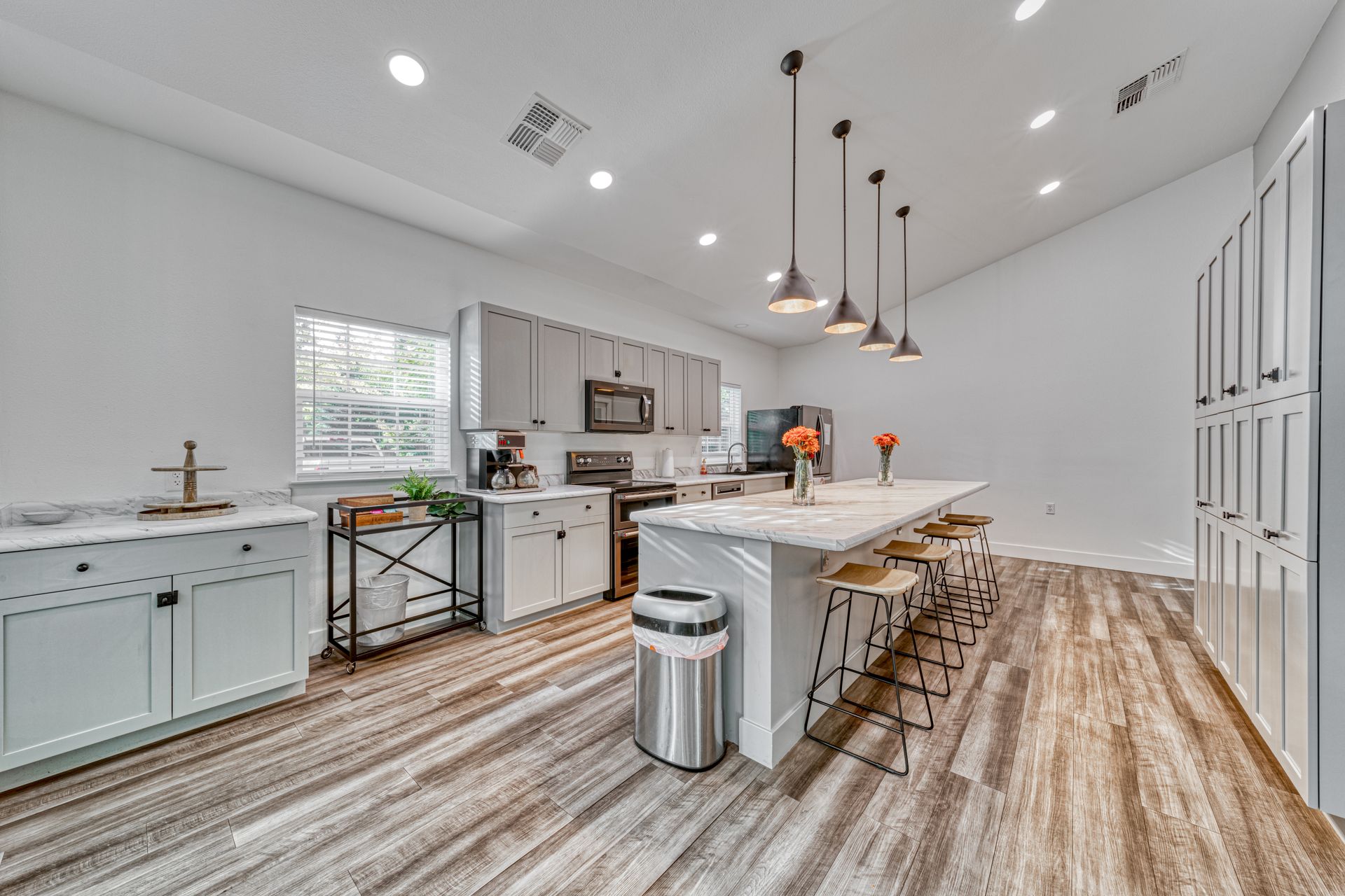 1661 Forest Avenue Apartments | Hignell Rentals