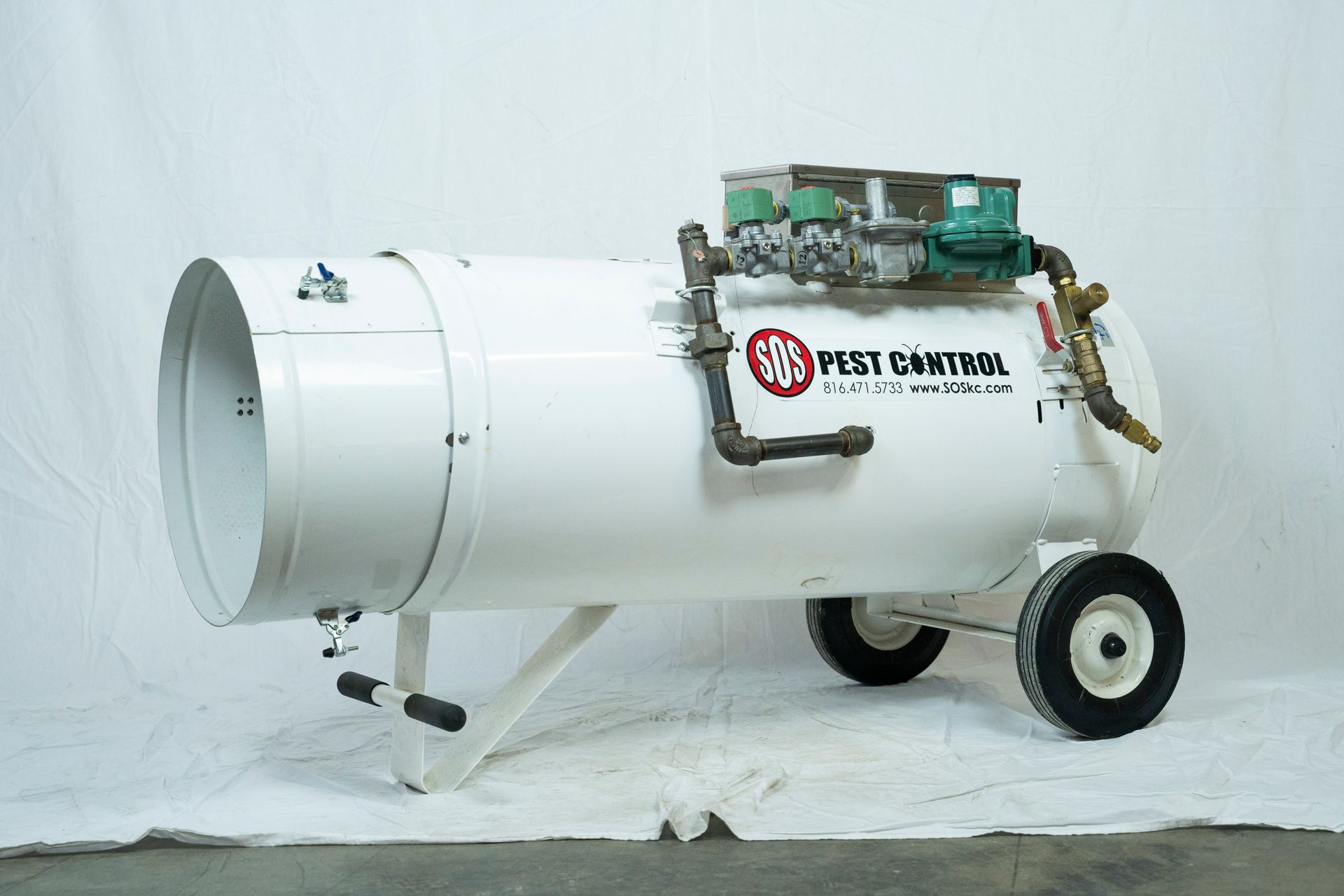 Professional photograph of bed bug extermination machine..