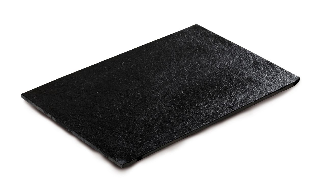 Tappetino in gomma rettangolare nero con superficie testurizzata, su sfondo bianco.