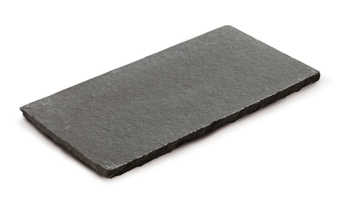 Pavimentazione in pietra grigia rettangolare con superficie strutturata.