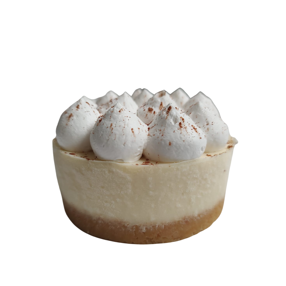 Mini tarta de queso cubierta con merengue y espolvoreada con cacao en polvo de Azúcar y Cacao