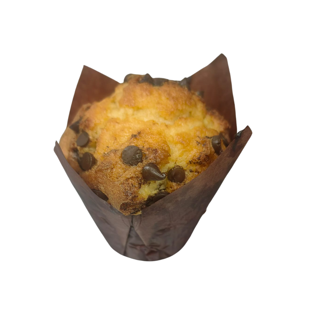 Muffin con chispas de chocolate en un envoltorio de papel marrón con forma de tulipán  de Azúcar y Cacao