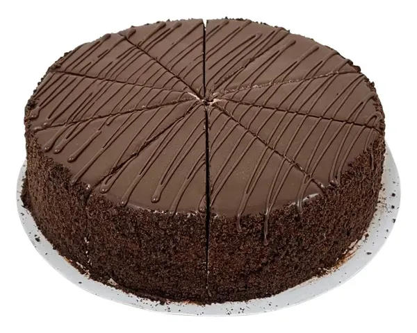 Pastel de chocolate, cortado en rodajas, con glaseado de chocolate y llovizna sobre un plato blanco de Azúcar y Cacao