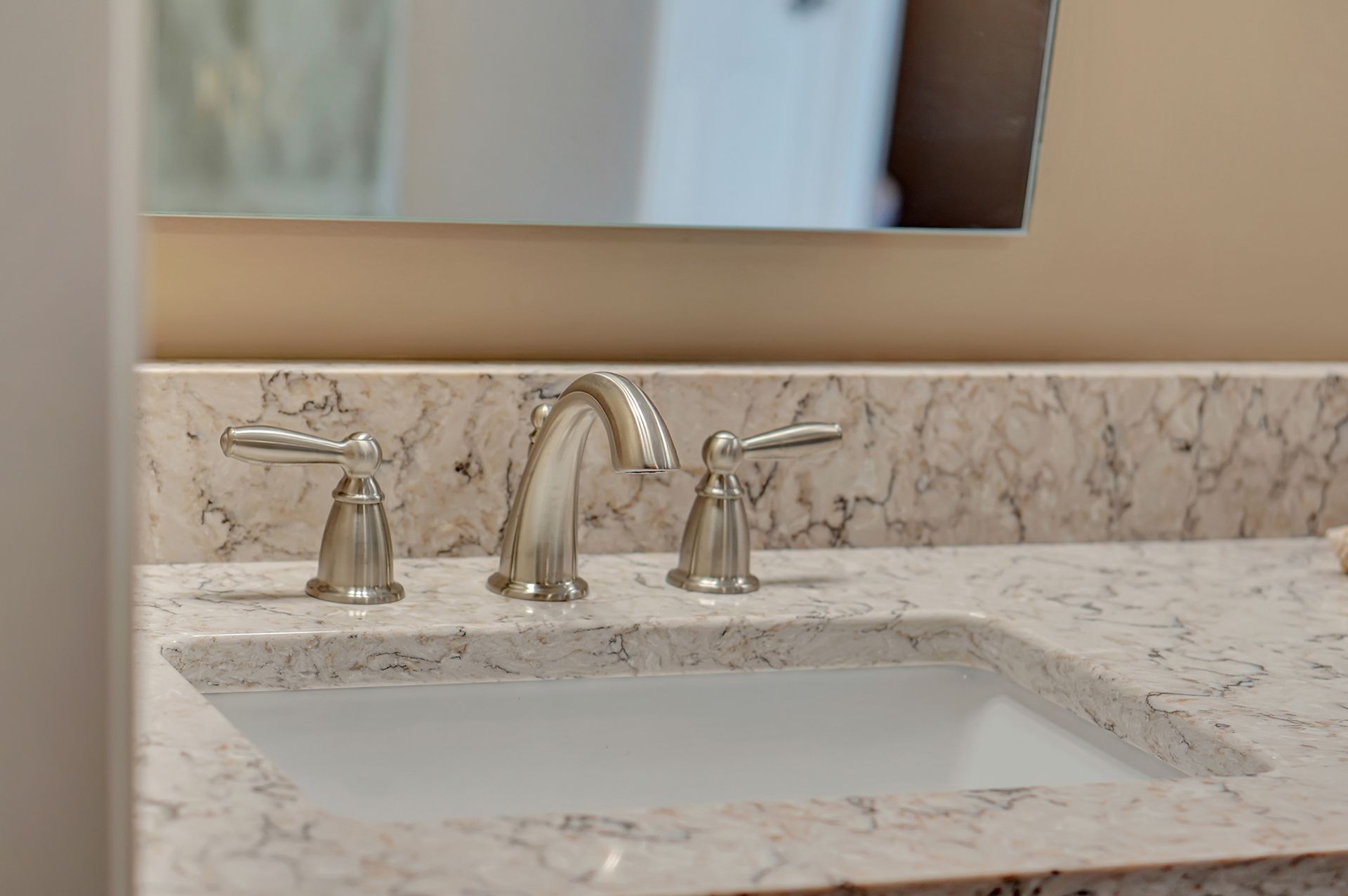 Living Room With Mirror - Lincoln, NE - SkyLimit Remodeling