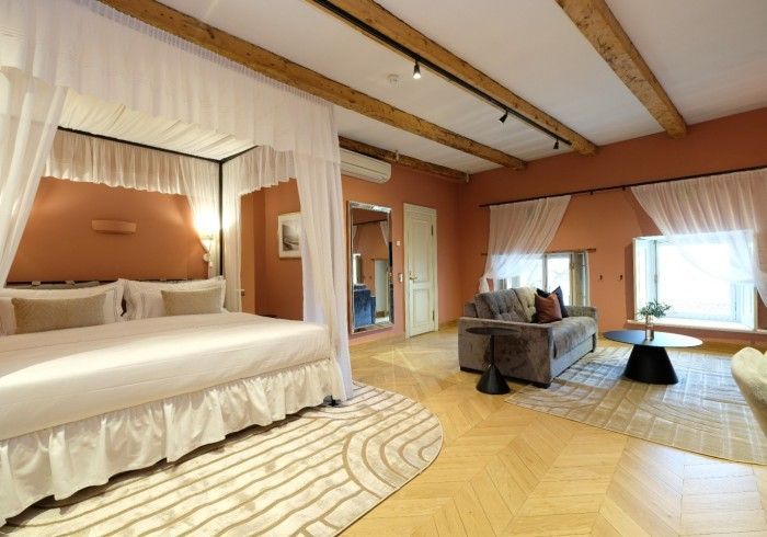 There is a canopy bed in the middle of the room.