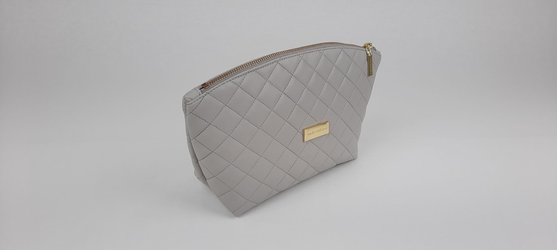 NECESSAIRE ESTOJO PELE SINTÉTICA ACOLCHOADA COR CINZA ACESSÓRIOS DOURADOS