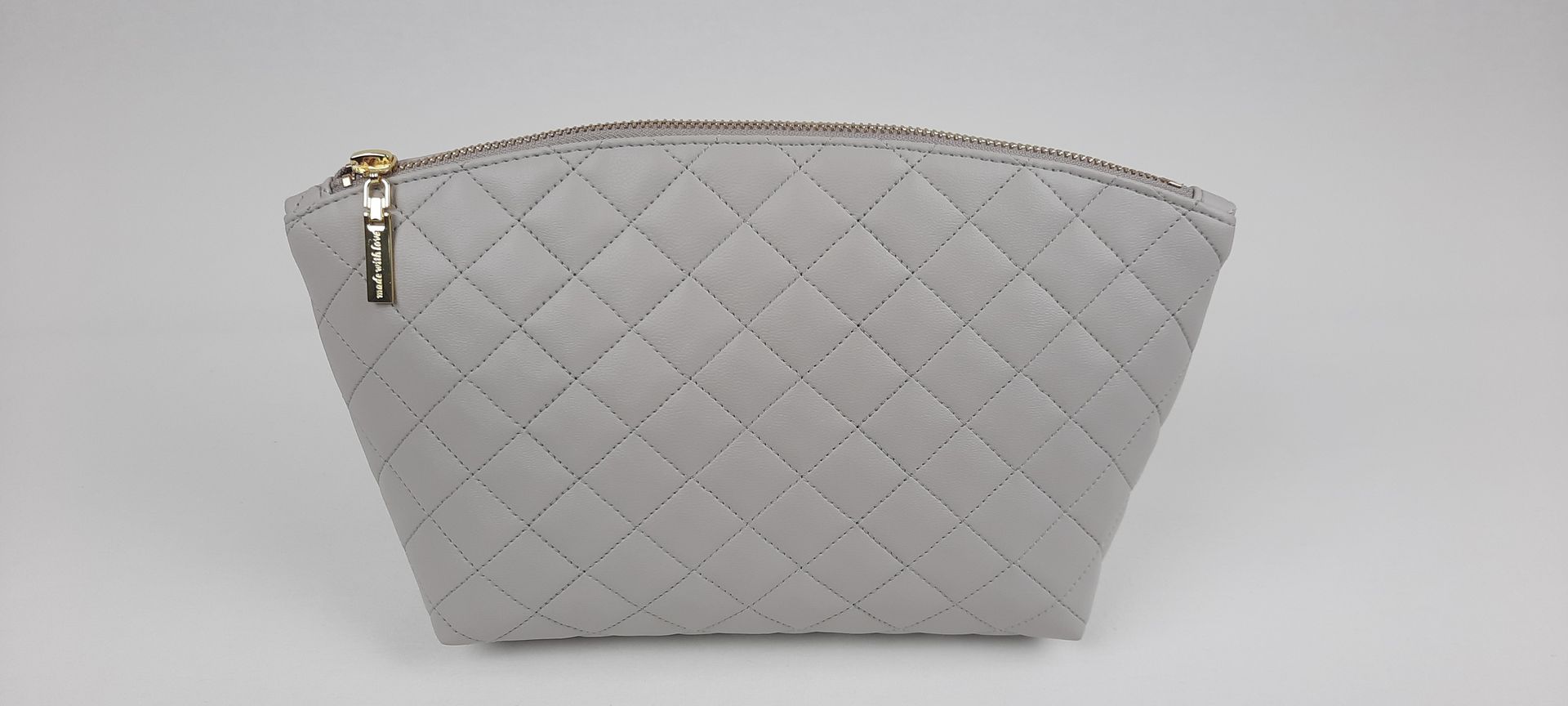 NECESSAIRE ESTOJO PELE SINTÉTICA ACOLCHOADA COR CINZA ACESSÓRIOS DOURADOS