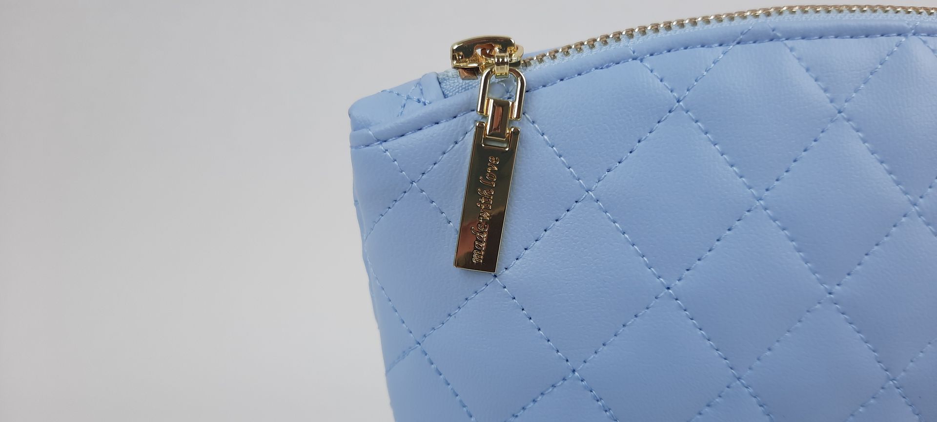 NECESSAIRE ESTOJO PELE SINTÉTICA ACOLCHOADA COR AZUL ACESSÓRIOS DOURADOS