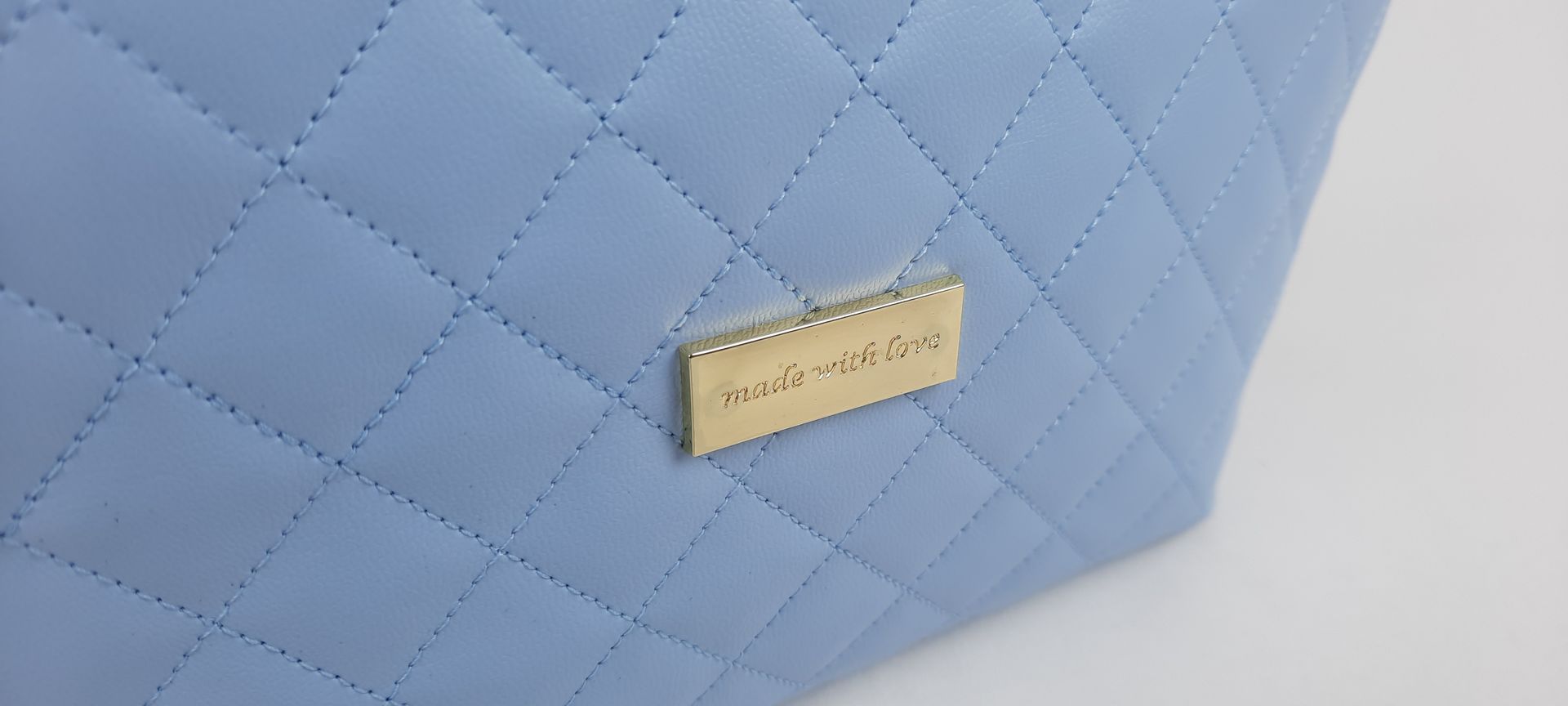 NECESSAIRE ESTOJO PELE SINTÉTICA ACOLCHOADA COR AZUL ACESSÓRIOS DOURADOS