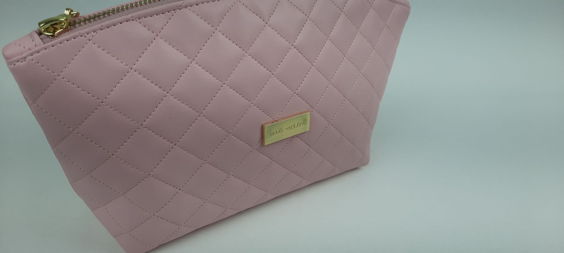 NECESSAIRE ESTOJO PELE SINTÉTICA ACOLCHOADA COR ROSA ACESSÓRIOS DOURADOS