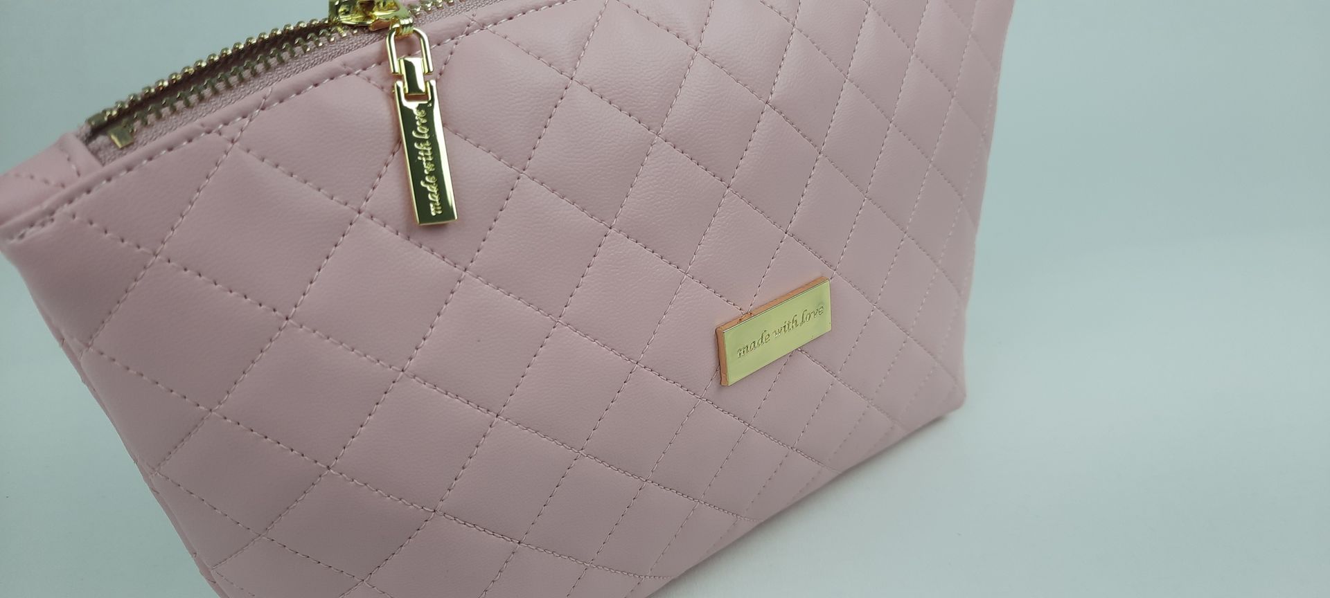 NECESSAIRE ESTOJO PELE SINTÉTICA ACOLCHOADA COR ROSA ACESSÓRIOS DOURADOS